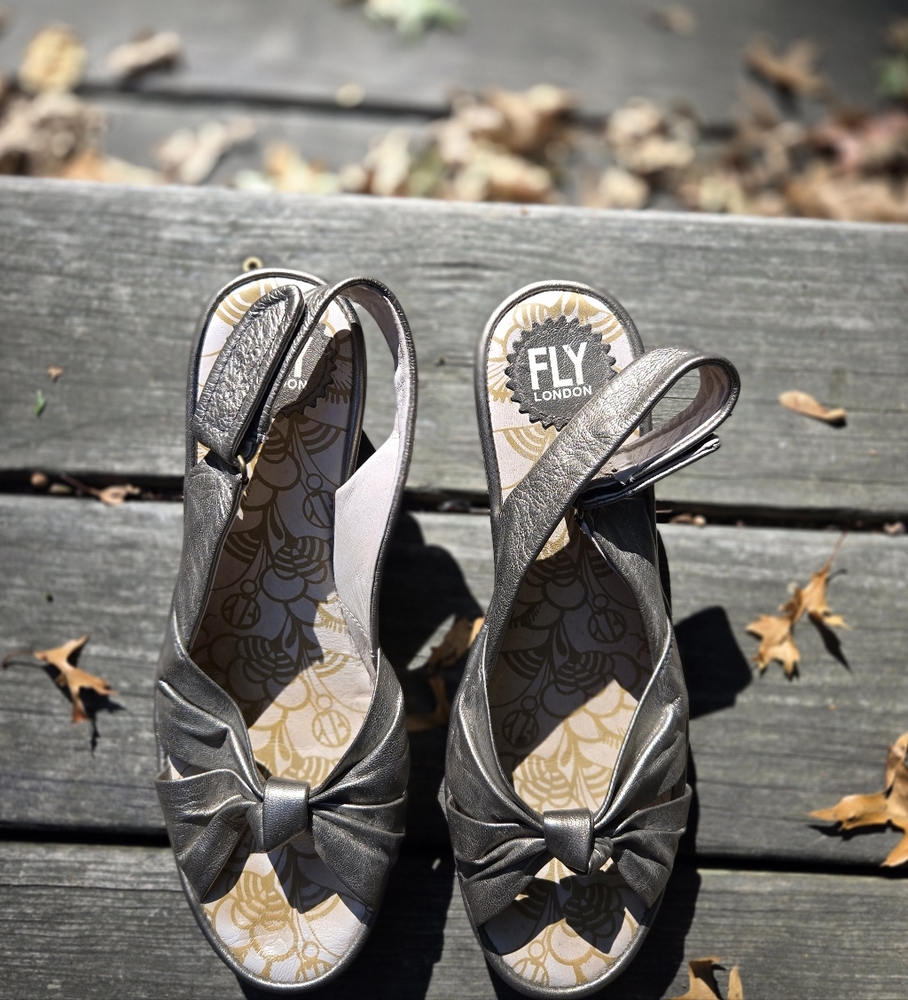 Fly London Women's Shimmering Gray Sandals